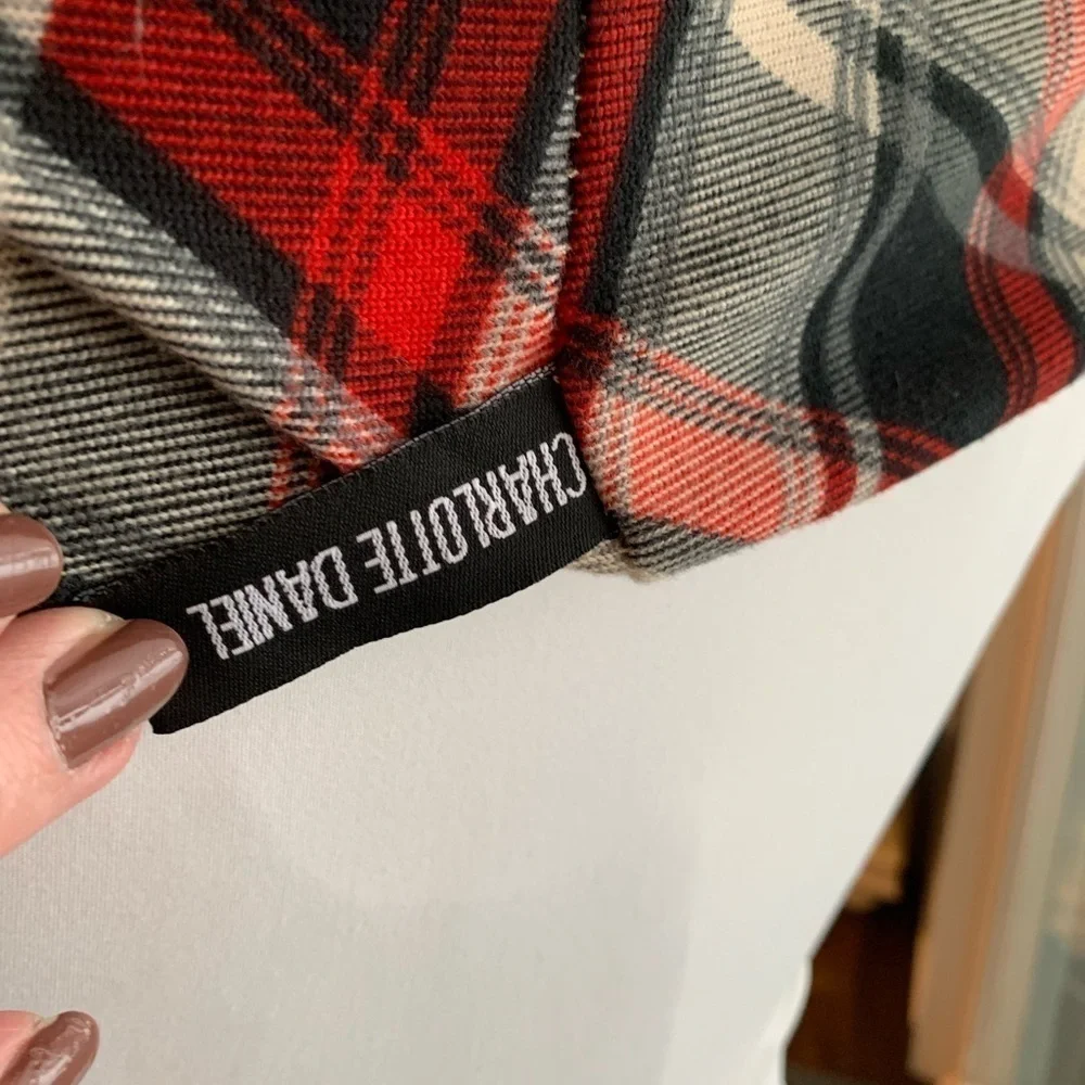 Charlotte Daniel infinity scarf plaid design in cream red black super soft euc
